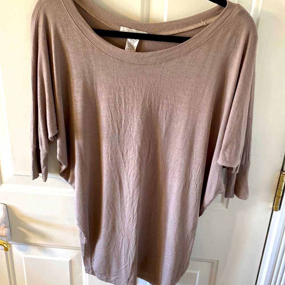 women’s nude oversized sleeve short-sleeve scoop neck top